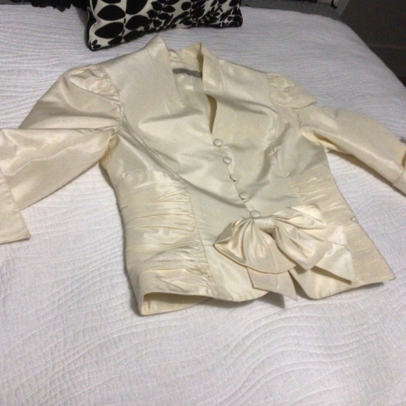 Size 4 Ricki Freeman Teri Jon 100% cream silk jacket and100% black silk skirt - Picture 3 of 5